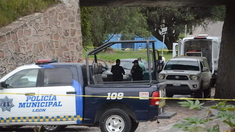 Violencia en León: Dos cadáveres dentro de vehículo abandonado 4